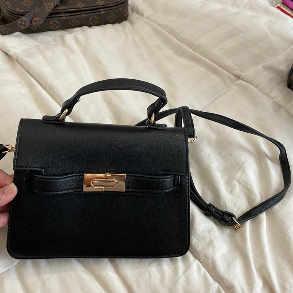Black/gold crossbody bag. Good/new condition. $10